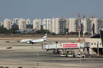 Le Hezbollah dit avoir tiré des missiles sur une base militaire israélienne près de l'aéroport Ben Gourion
