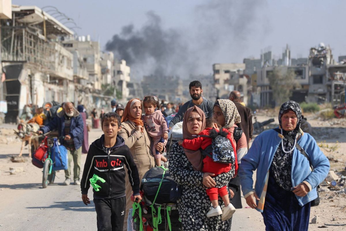 Israeli forces kill 14 people in Gaza, force new displacement in the north
