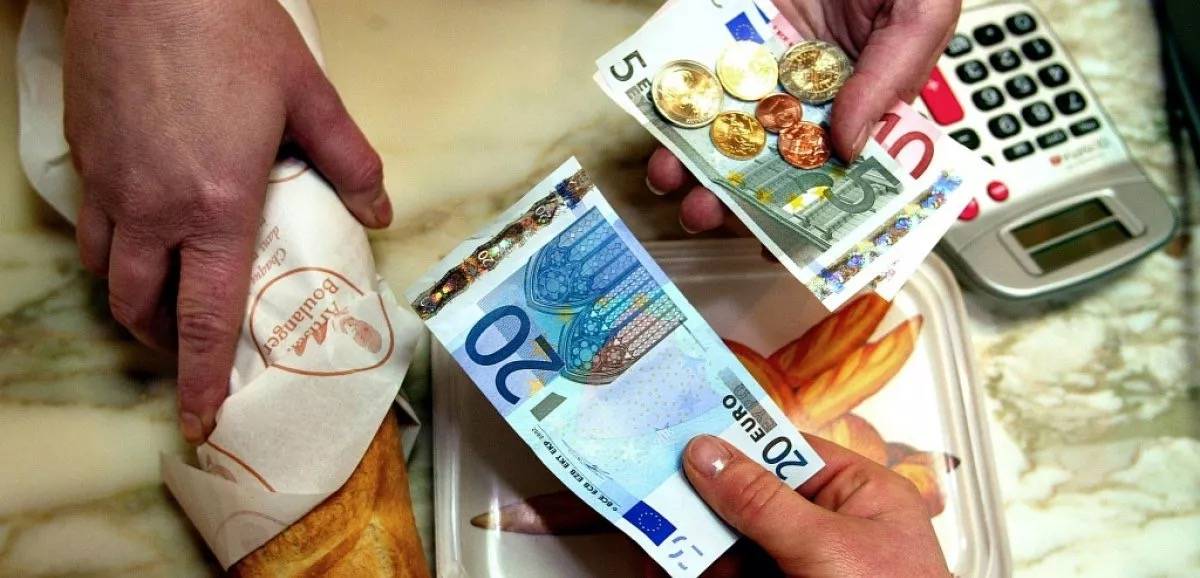 L'euro au plus bas depuis deux ans face au dollar