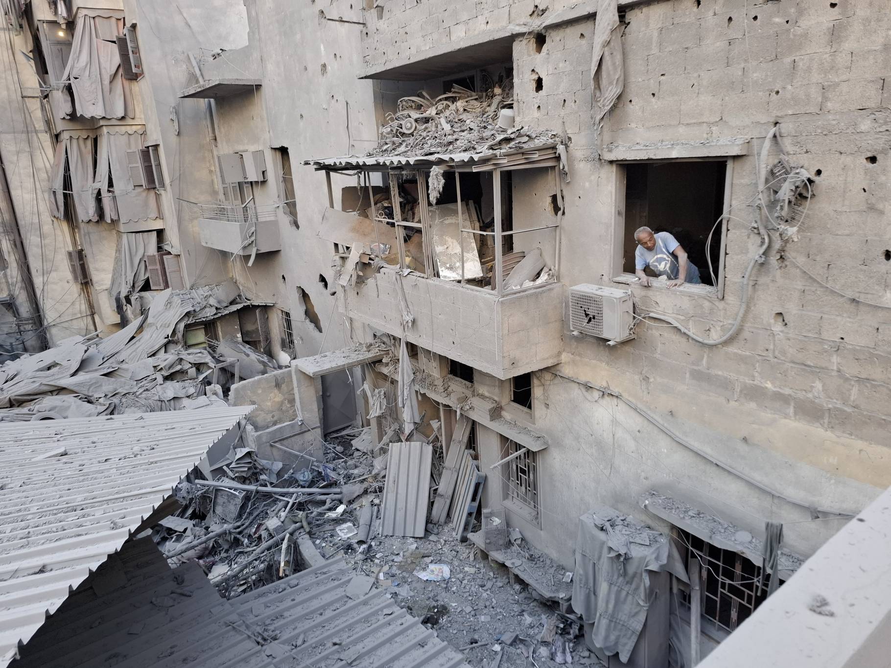 Cette frappe a fait au moins 29 tués et des dizaines de blessés. Elle a eu lieu non loin d'une précédente frappe, le 10 octobre dernier, contre ce même quartier qui se trouve au coeur de Beyrouth. Photo Mohammad Yassine