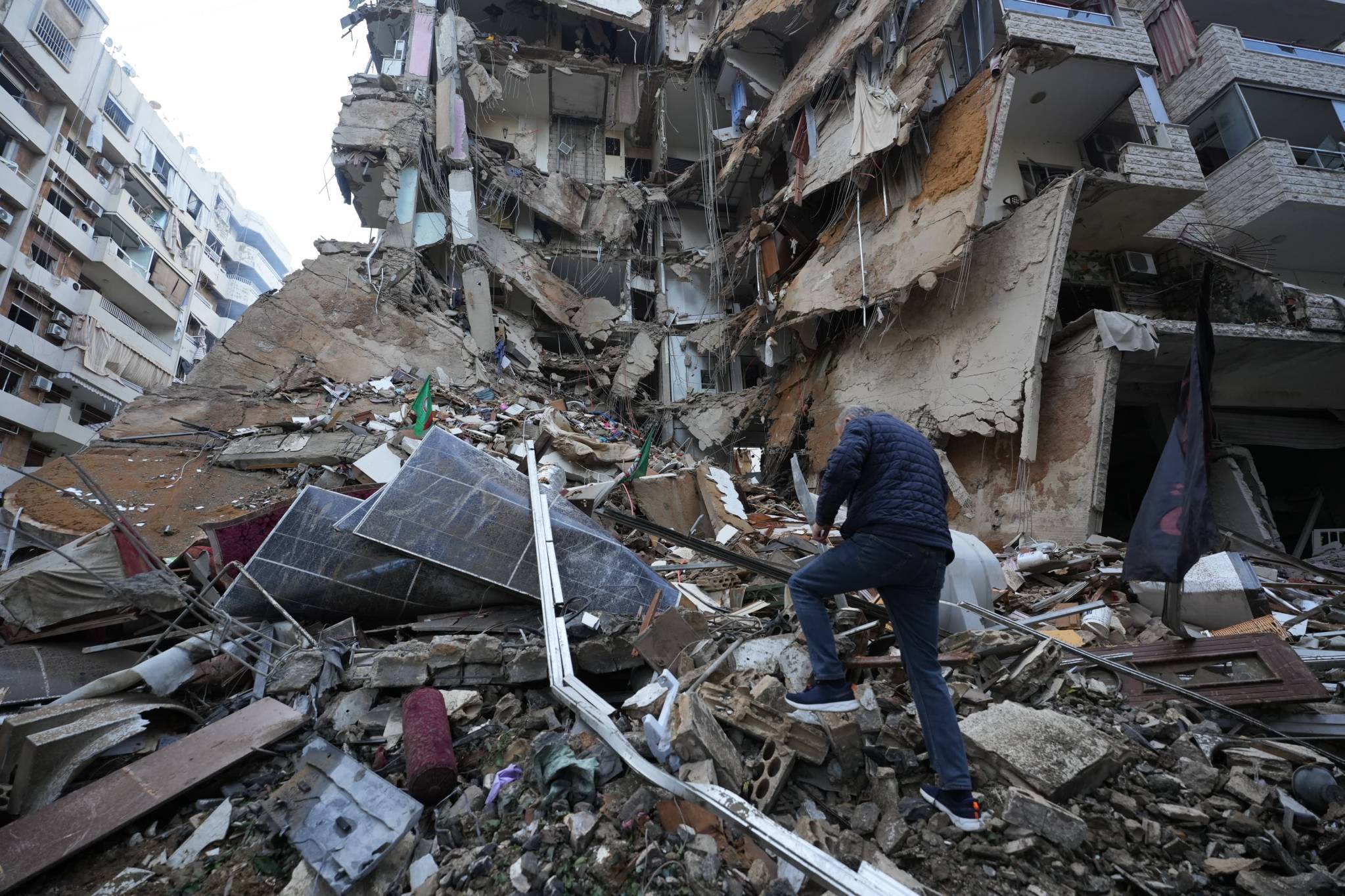 A building with very little left to salvage. (Credit: Mohammad Yassine/L'Orient-Le Jour)