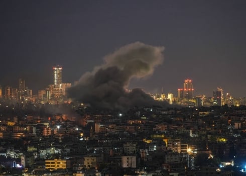 L’armée israélienne frappe la banlieue sud de Beyrouth après un avertissement| Jour 411 de la guerre