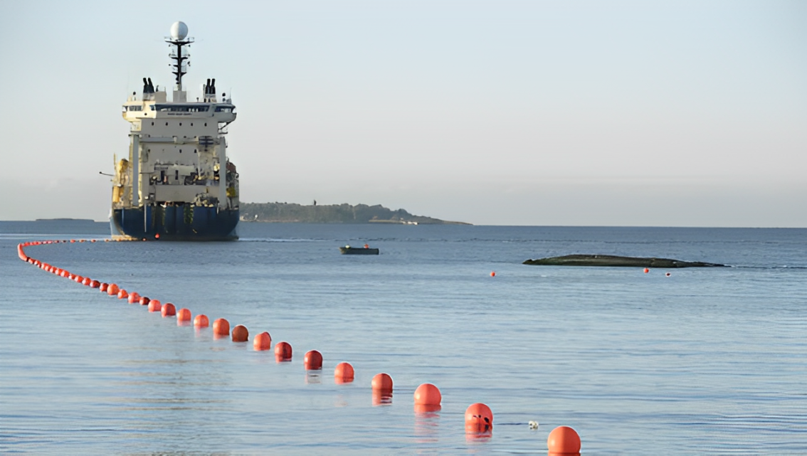 Un bateau chinois placé sous surveillance danoise après la rupture de câbles en mer Baltique