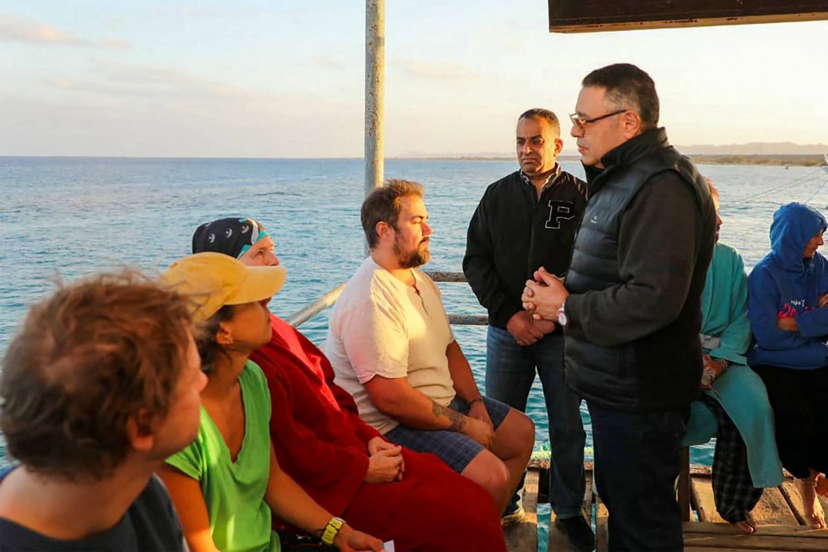 Trois touristes repêchés et 13 disparus après le naufrage d'un bateau en mer Rouge