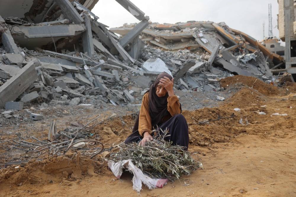 Hamas delegation heads to Cairo for truce talks in Gaza