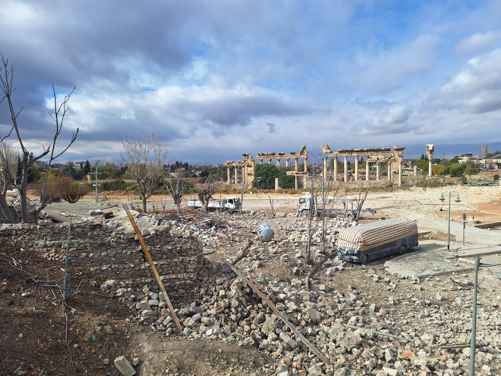 Des dégâts sont visibles non loin des célèbres temples de Baalbeck. Photo Lucile Wassermann