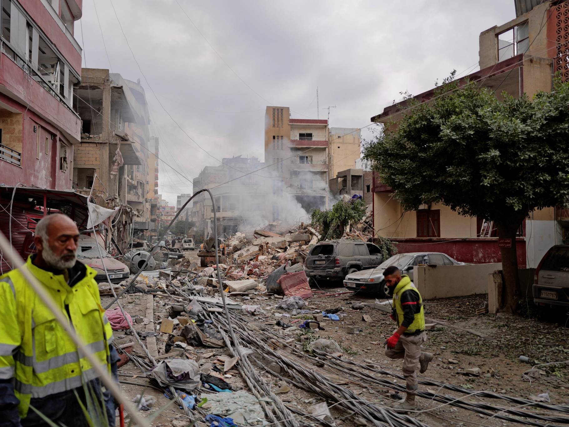 Plus au sud, dans un quartier du centre de Tyr, où une frappe israélienne a encore eu lieu trois heures avant l'entrée en vigueur, à 4 heure du matin, heure libanaise, du cessez-le-feu. Photo Matthieu Karam