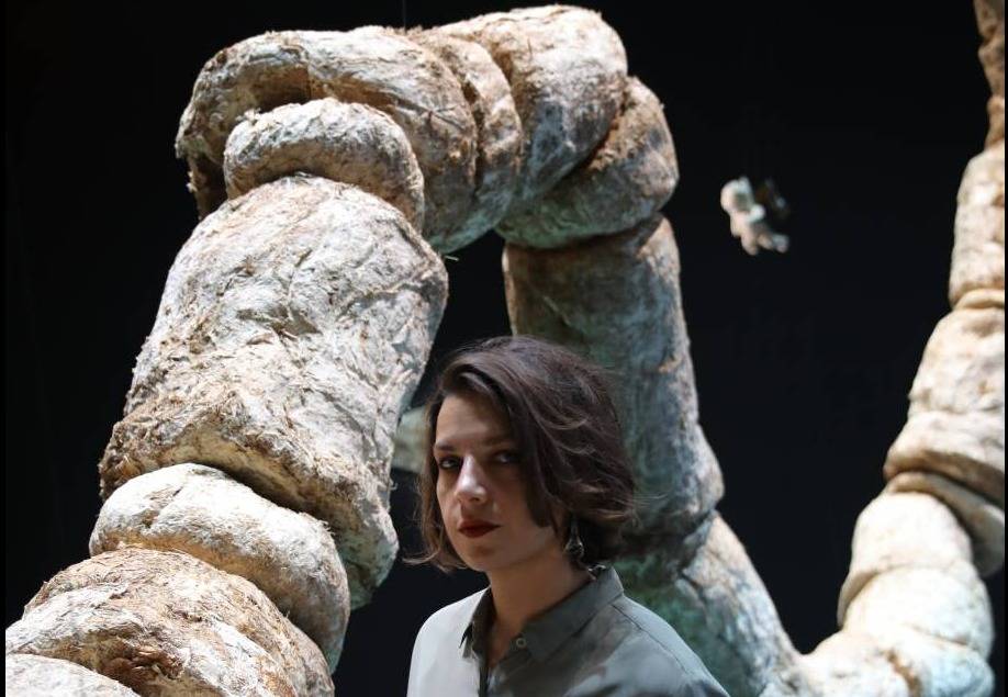Nour Mobarak croque la grosse pomme et installe ses sculptures multimédia au MoMA
