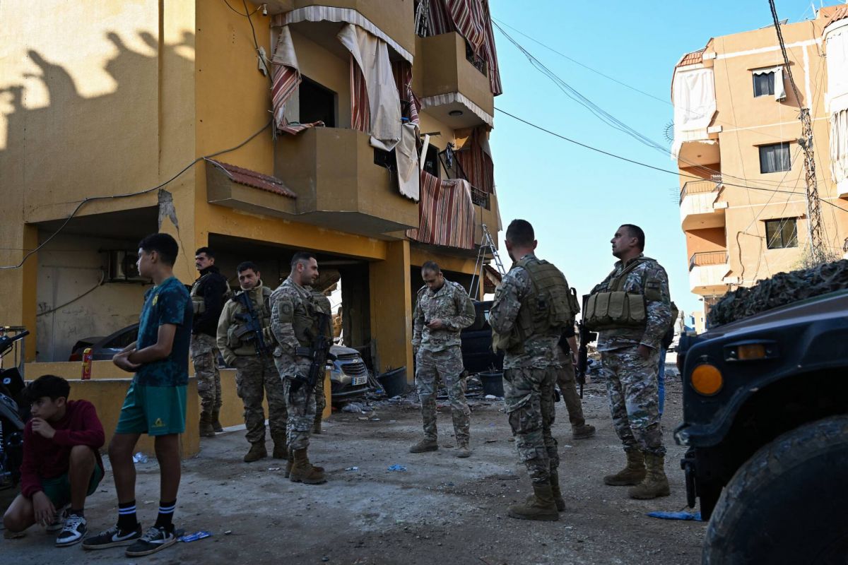 Who is in the cease-fire 'monitoring committee' and what does it do?