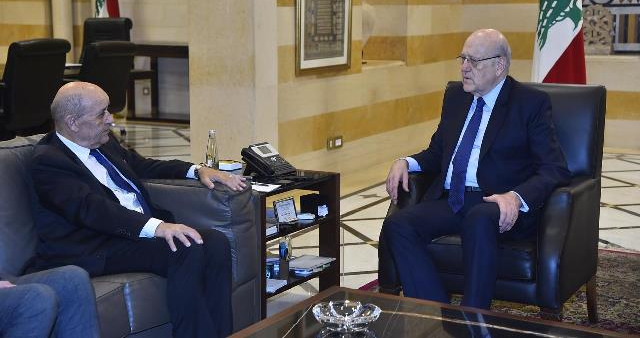 Macron s’entretient au téléphone avec Berry et Mikati
