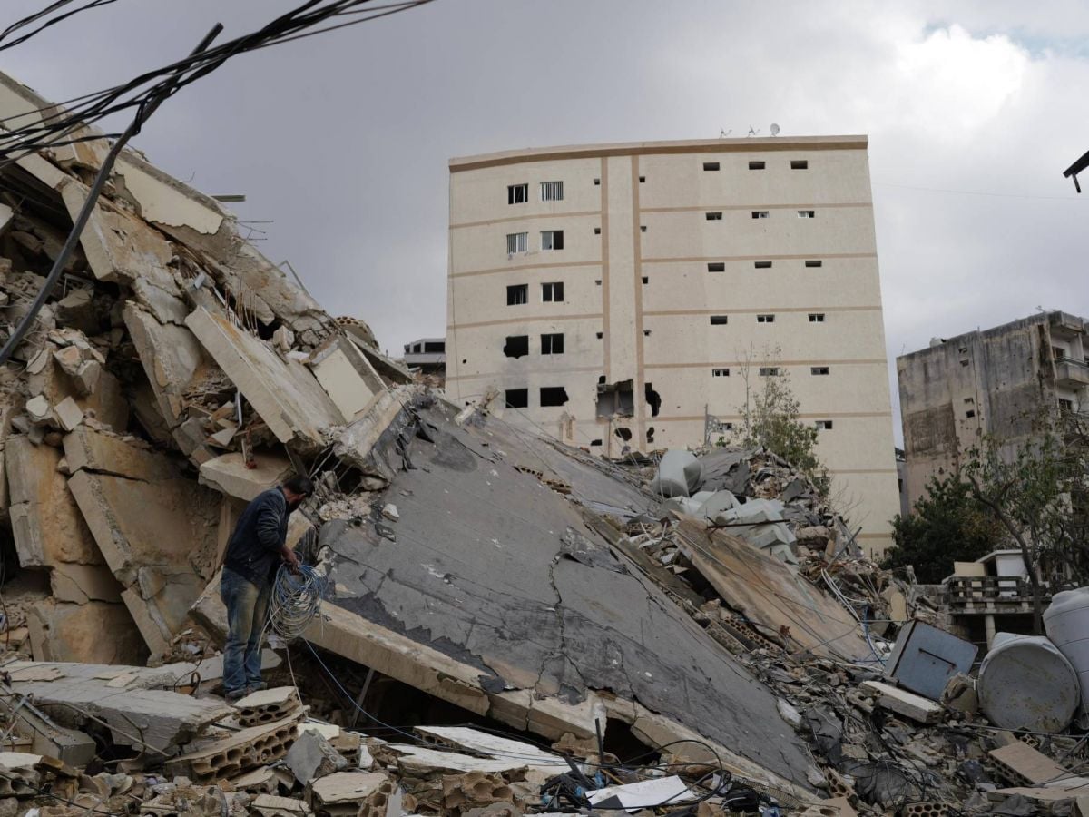 Israeli army bulldozers advance in southern Lebanese villages