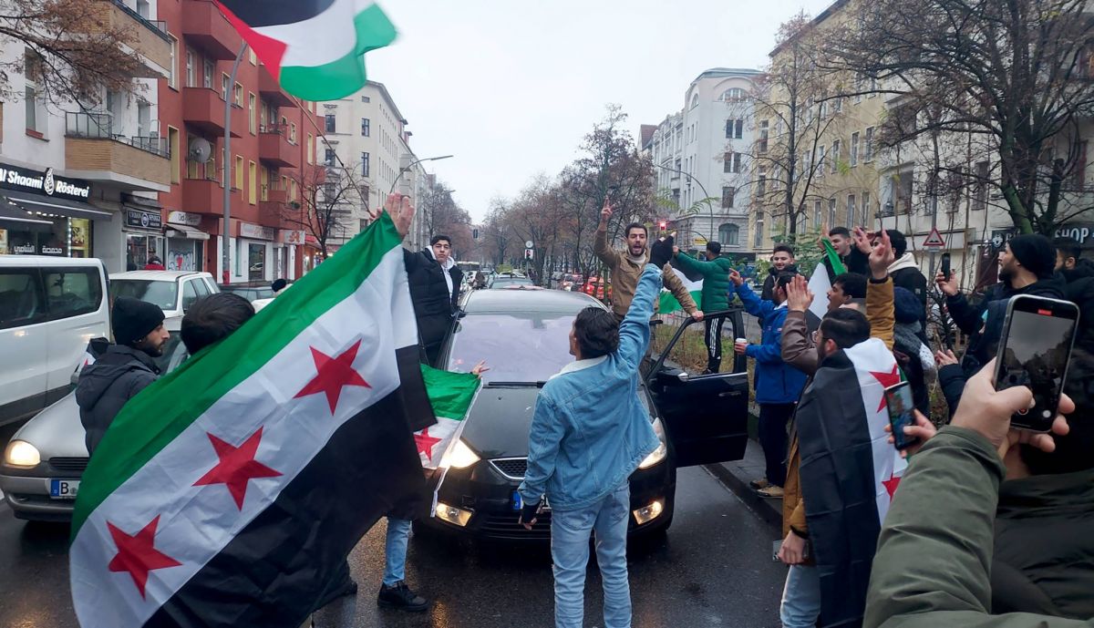 Germany suspends Syrian asylum decisions citing 'unclear situation' Germany suspends Syrian asylum decisions citing 'unclear situation'