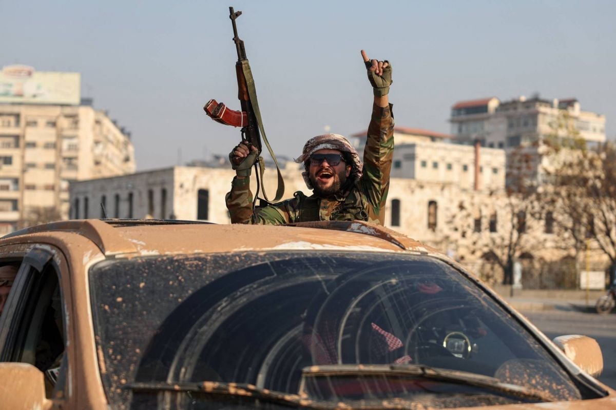 Russian bases in Syria threatened by insurgent advance, say Moscow's war bloggers