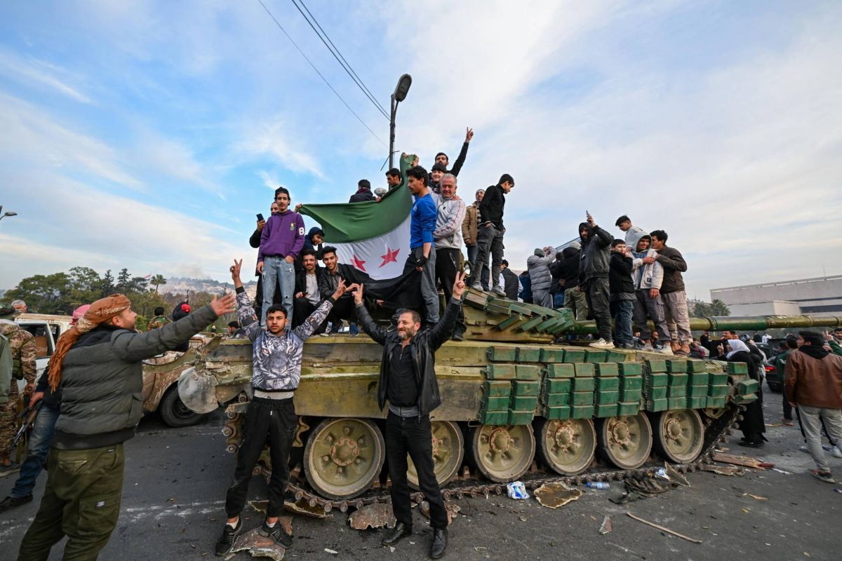 Syrian rebels announce curfew in Damascus starting 4 p.m. local time until 5 a.m.