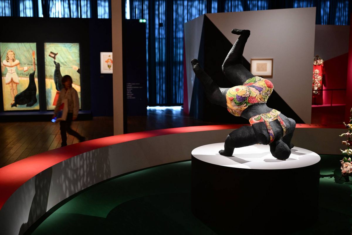 À Marseille, le Mucem fait dialoguer artistes et saltimbanques dans une exposition-spectacle