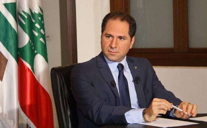 Samy Gemayel demande au gouvernement libanais de « revoir » les relations libano-syriennes
