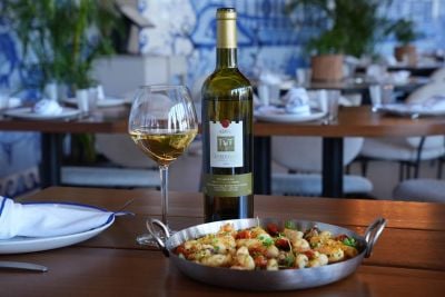 Mariage parfait entre un Chardonnay et une moghrabiyé aux fruits de mer