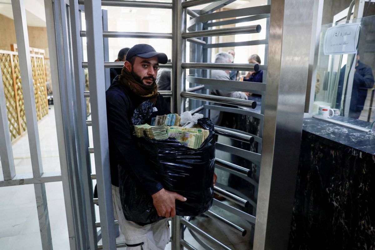 Syrian currency firms against US dollar after Assad's fall Syrian currency firms against US dollar after Assad's fall