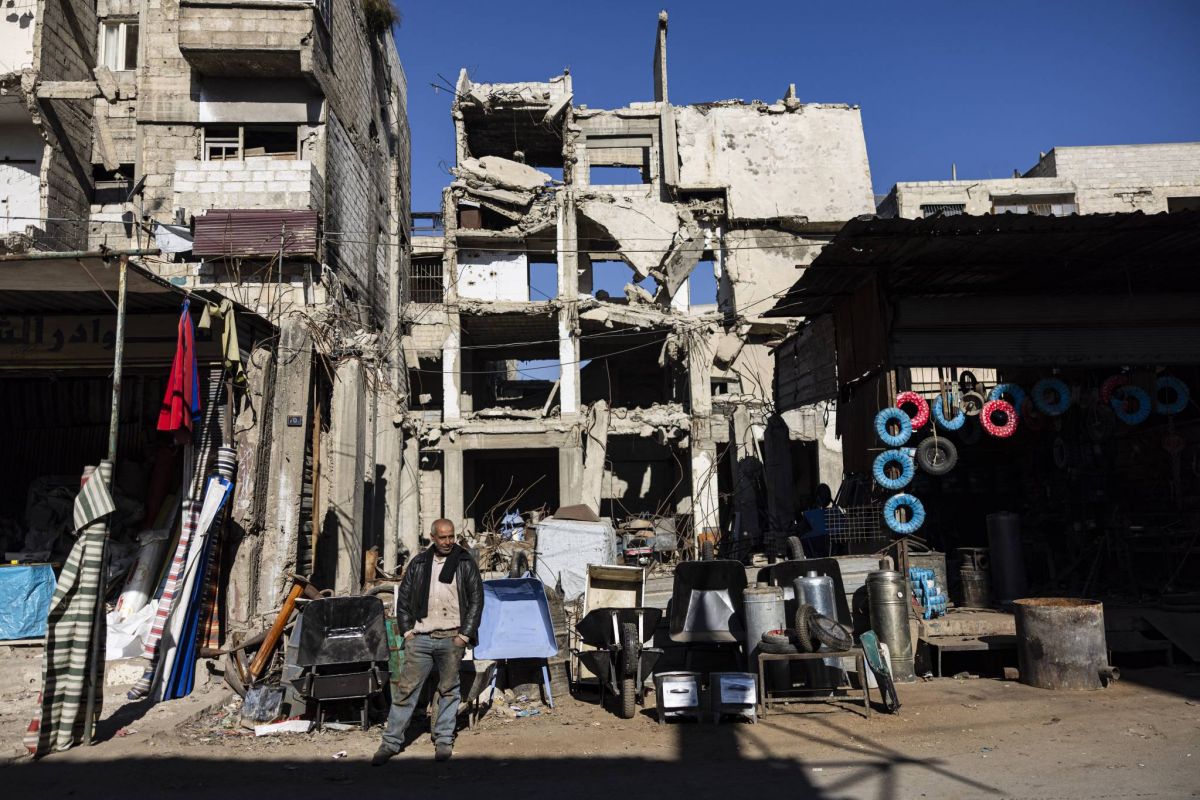 A Qousseir, des Syriens retrouvent leurs maisons dévastées après le retrait du Hezbollah