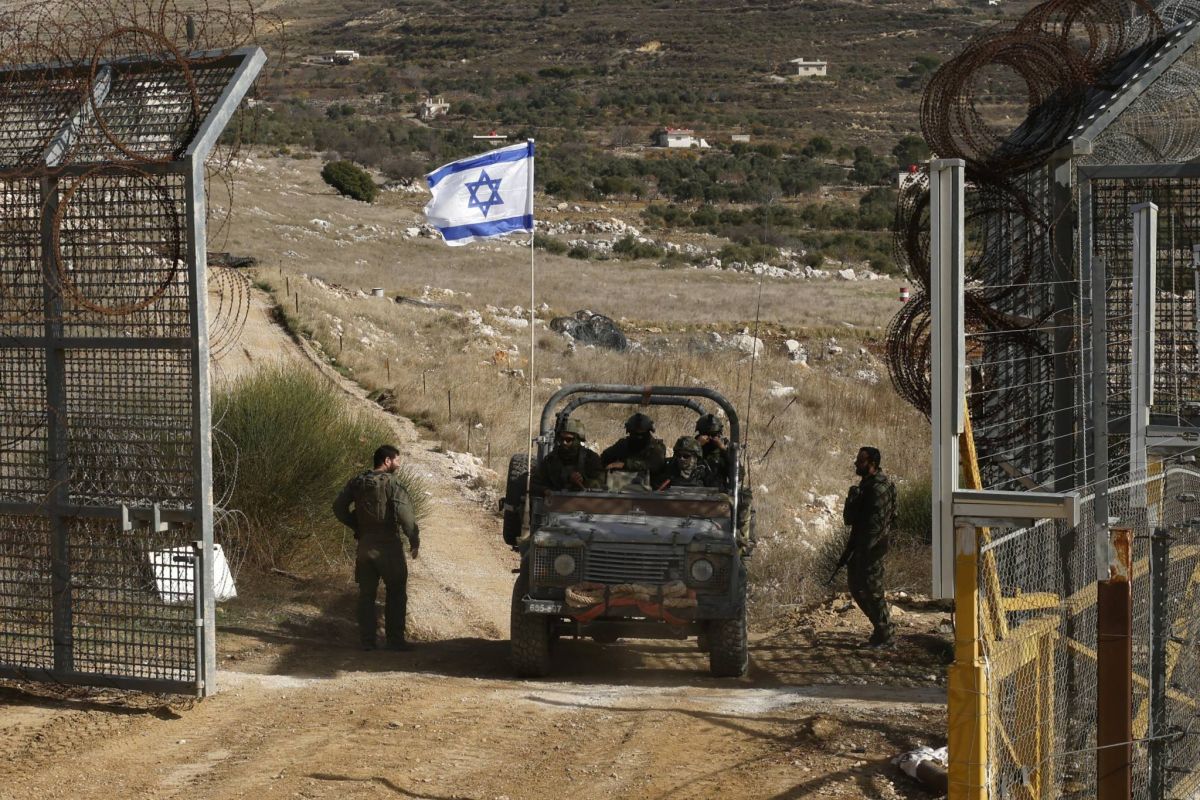 « Israël semble vouloir porter le coup de grâce » à l’armée syrienne