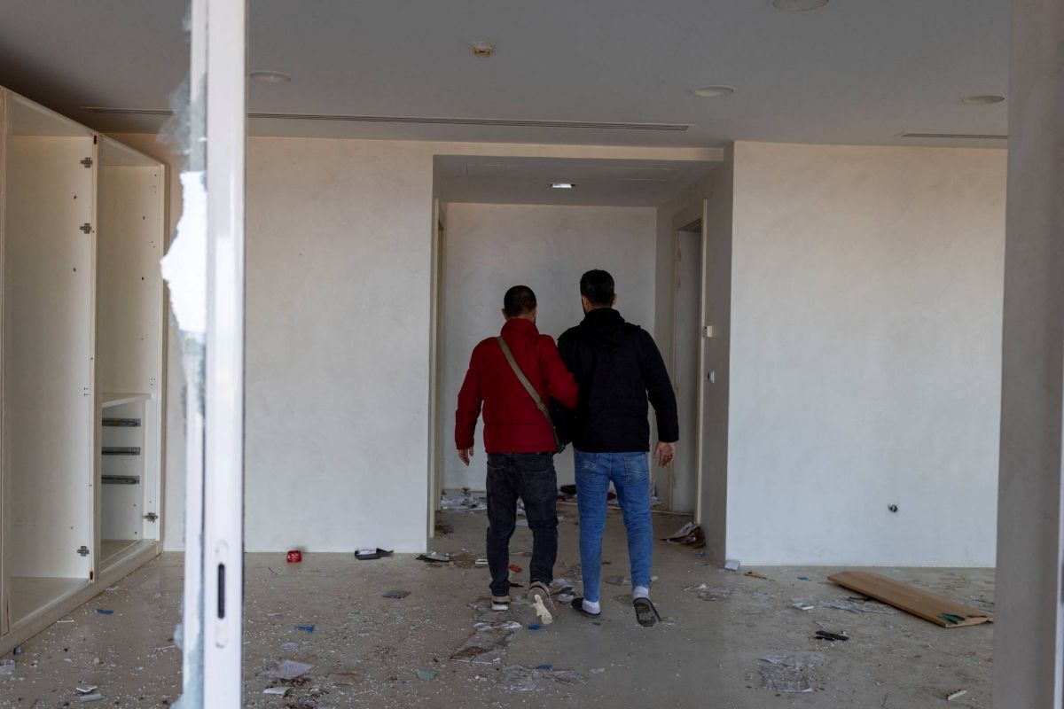 Des Syriens explorent pour la première fois l'immense centre de villégiature de la famille Assad