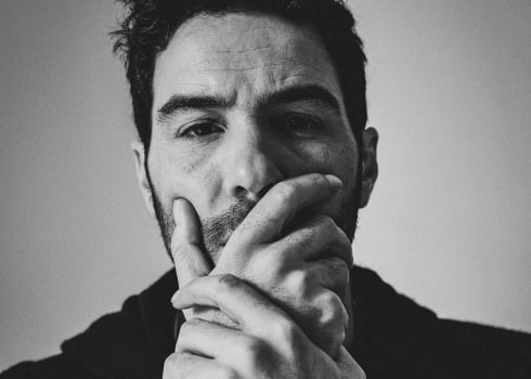 Tahar Rahim : Le « gosse des cités » devenu Charles Aznavour