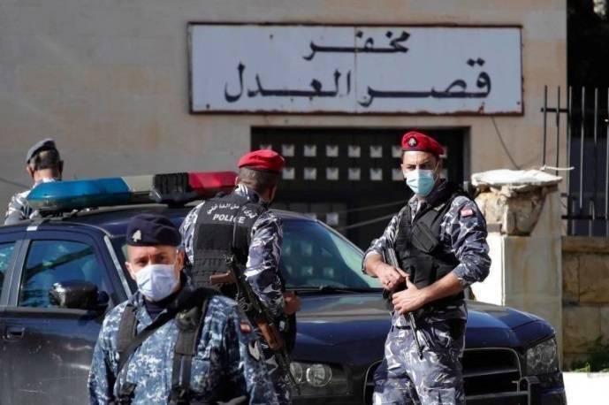 21 Syrian army officers and soldiers arrested in Lebanon after fleeing Syria 21 Syrian army officers and soldiers arrested in Lebanon after fleeing Syria