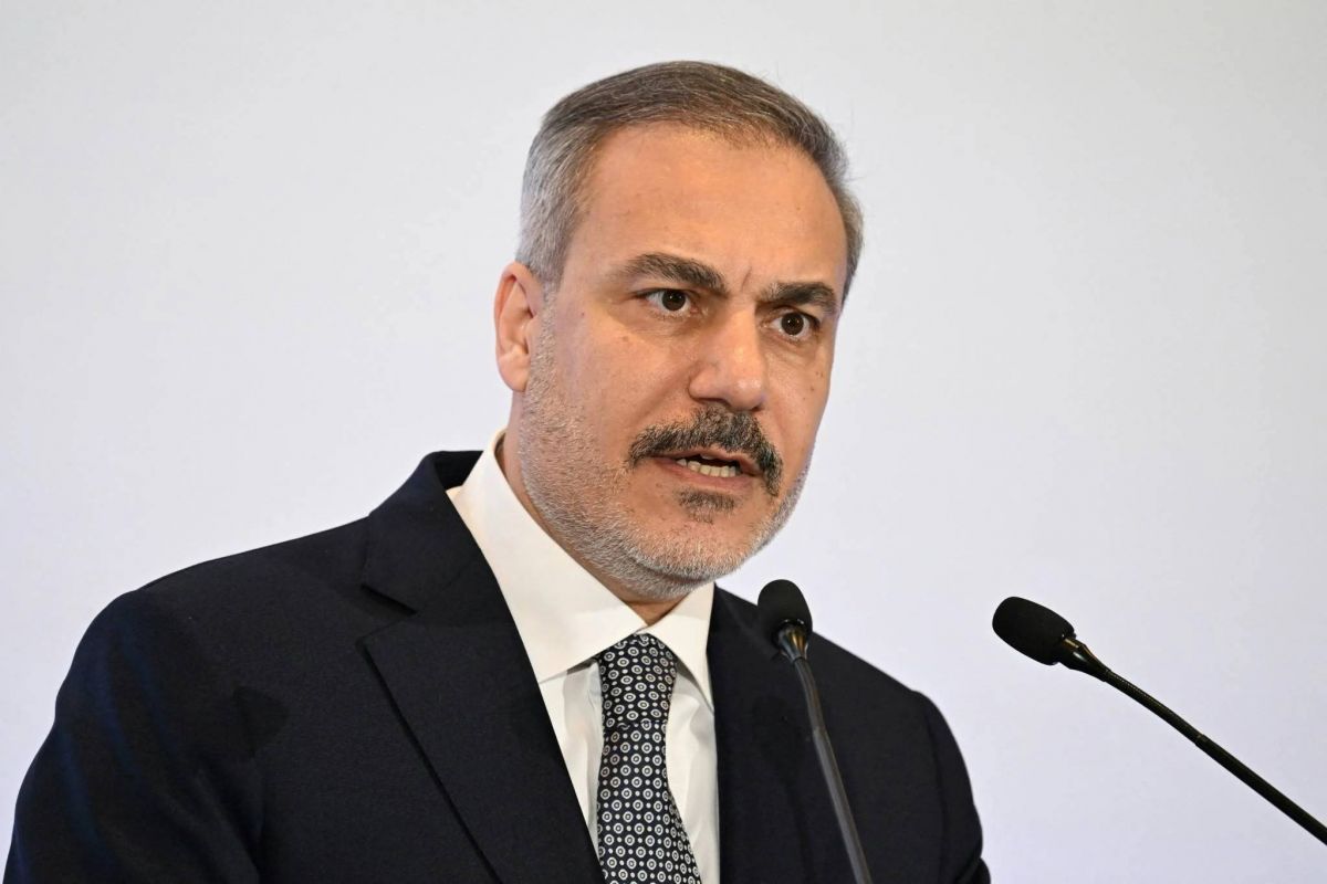 Turkish foreign minister meets Syria's new leader in Damascus