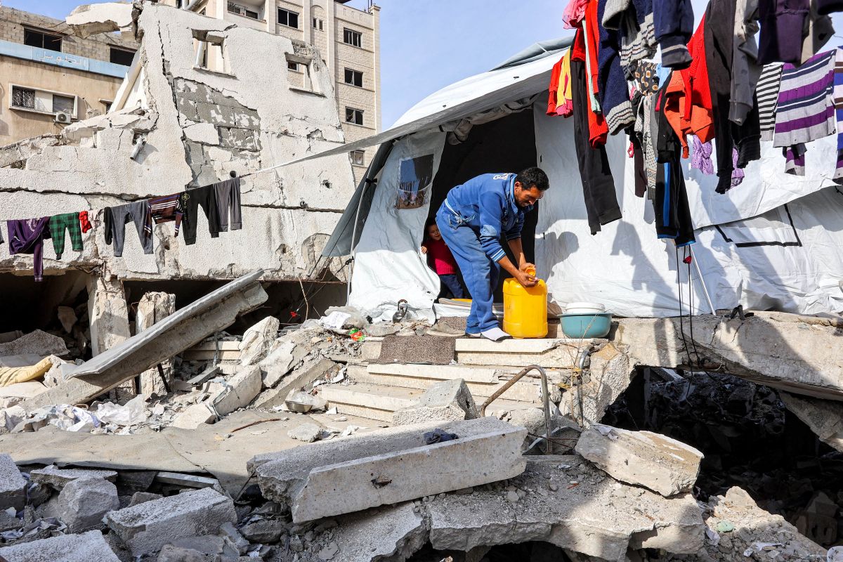 Key public service makes quiet return in Gaza