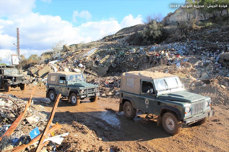 At least four Lebanese soldiers injured in border clash between army and Syrian militants