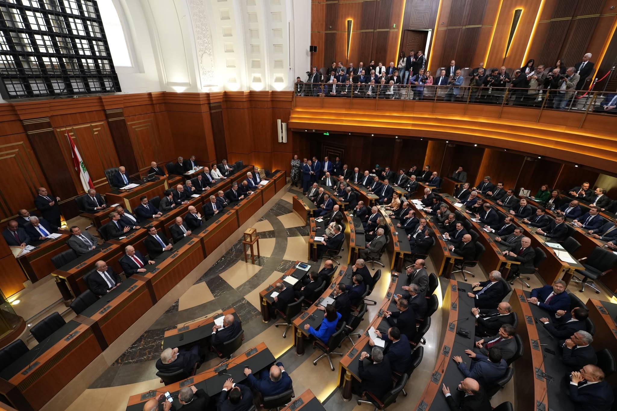 At 11 a.m., the master of the perch, Nabih Berri, announced the opening of the full session: 128 MPs present, as well as the caretaker Prime Minister, Najib Mikati, and his government. Diplomats and international emissaries were also invited to the session. (Credit: Mohammad Yassine/L'Orient-Le Jour)