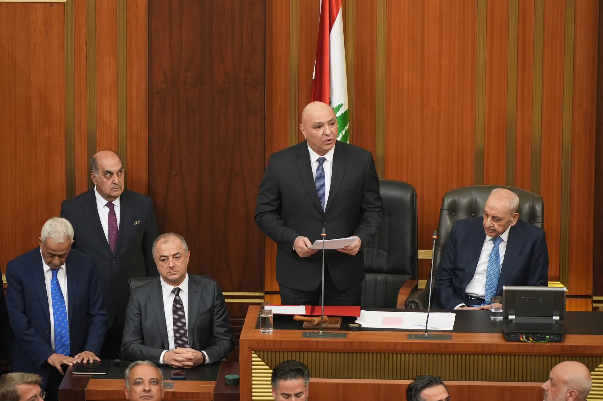 Après avoir été élu avec 99 voix, sur 128 députés, le président élu, Joseph Aoun, s'est adressé à la Chambre et aux Libanais en général, dans une prestation de serment forte en messages et promesses. Photo Mohammad Yassine/L'Orient-Le Jour