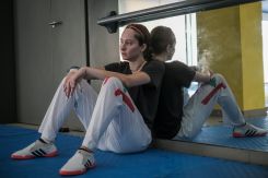 Laetitia Aoun sitting in front of a mirror in the training room. (Credit: João Sousa/L'Orient Le-Jour)