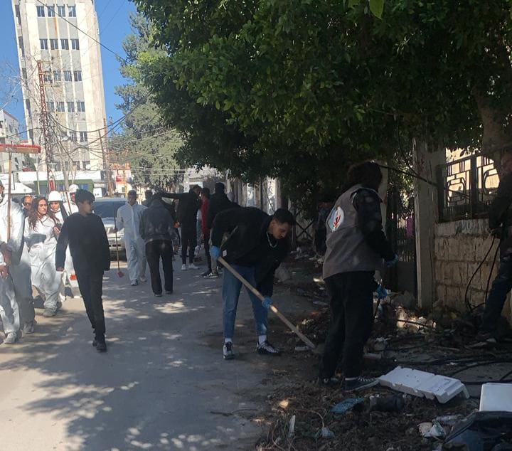 Plus de 100 bénévoles partent de Saïda pour nettoyer les rues de Nabatiyé Plus de 100 bénévoles partent de Saïda pour nettoyer les rues de Nabatiyé