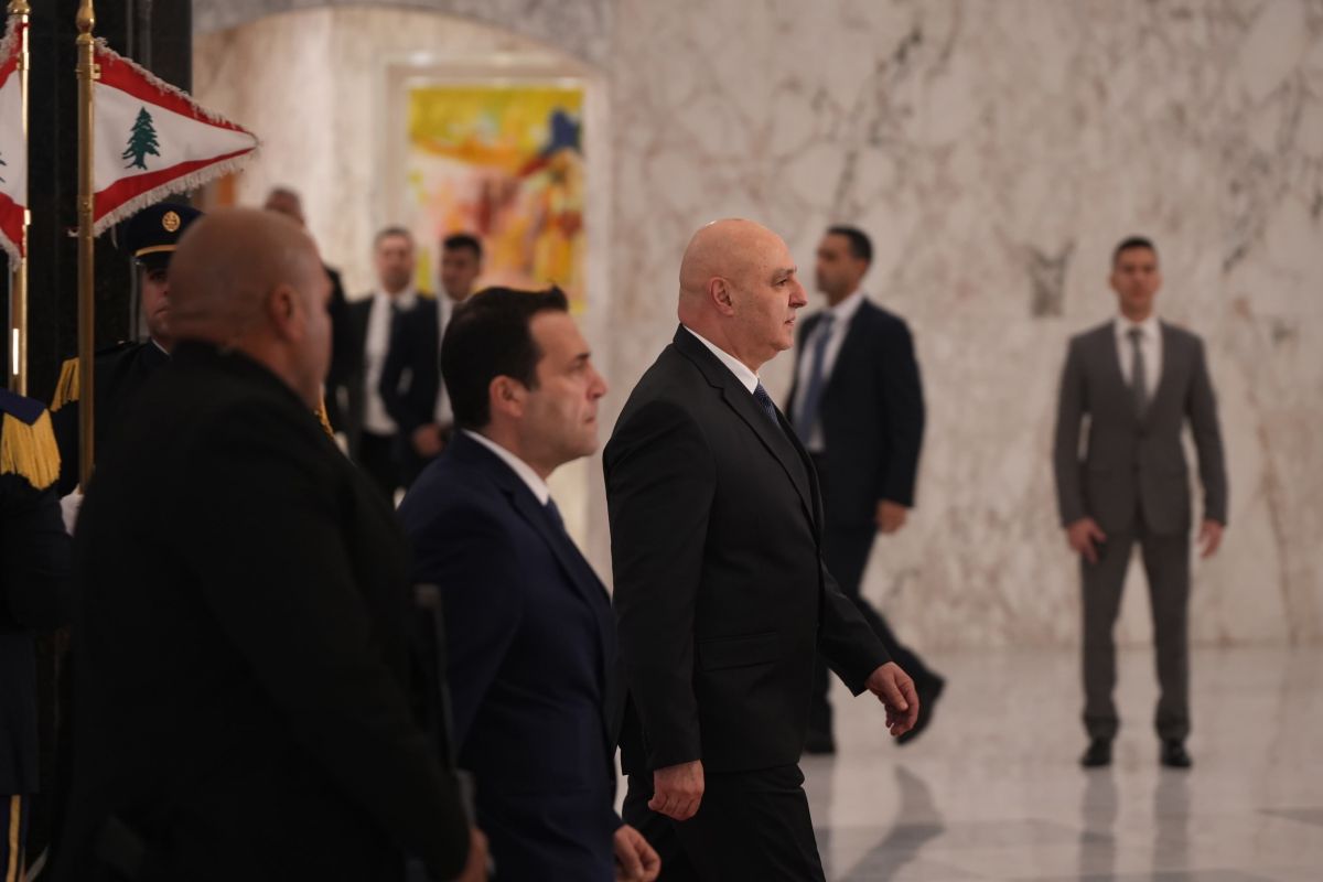 Tapis rouge et 21 coups de canons pour accueillir Joseph Aoun à Baabda Tapis rouge et 21 coups de canons pour accueillir Joseph Aoun à Baabda