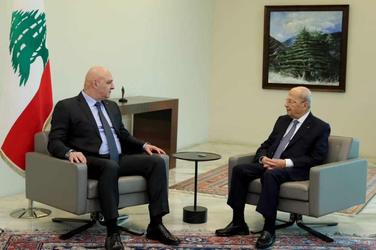Michel Aoun à Baabda pour féliciter son successeur, Joseph Aoun