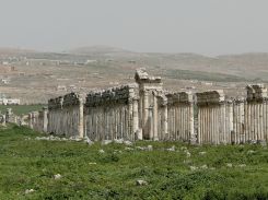 L'ancienne cité hellénistique d'Apamée, gravement endommagée. Photo AFP