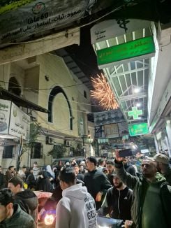 Feux d'artifices et tirs en l'air au menu des célébrations de l'annonce d'un cessez-le-feu entre le Hamas et Israël, le 15 janvier 2025, à Bourj el-Brajné . Emmanuel HADDAD / L'Orient-Le Jour