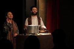 Hiba Najem et Samah Boulmona dans « Friké, il y a quarante jours que ma tante est morte ». Photo Céline Lahoud