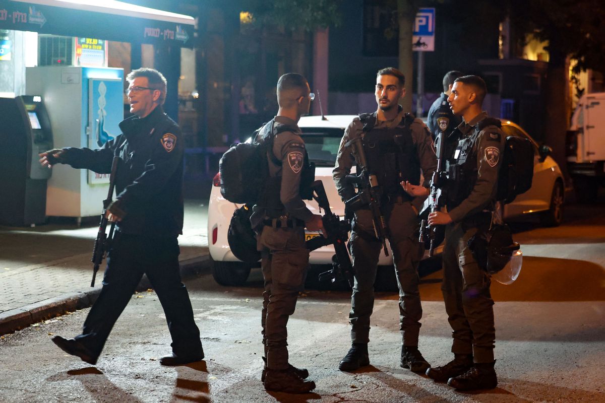Israel police say one wounded in Tel Aviv stabbing on eve of Gaza truce