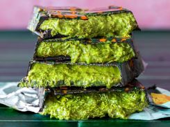 Pistachio between two chocolate bars. Photo Fix.