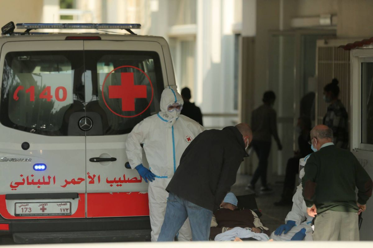 New sit-in by Rafik Hariri University Hospital staff New sit-in by Rafik Hariri University Hospital staff