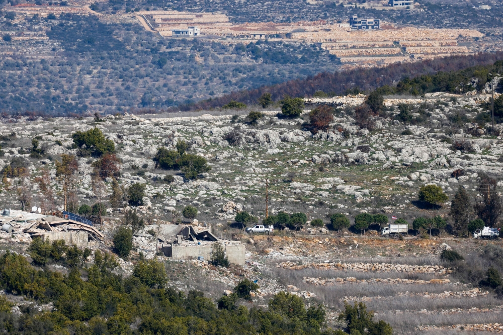 Southerners face Israeli troops as they push to return home