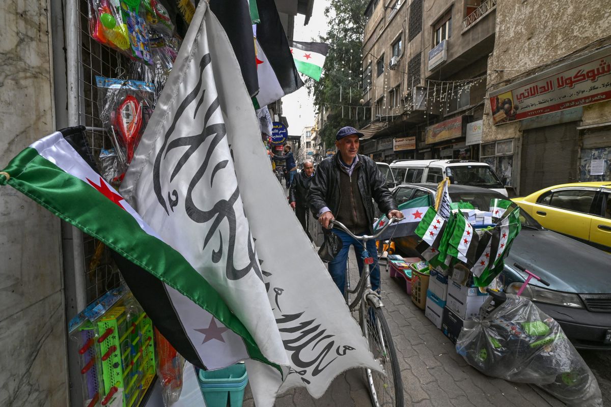 Syria monitor says 35 people summarily executed in three days