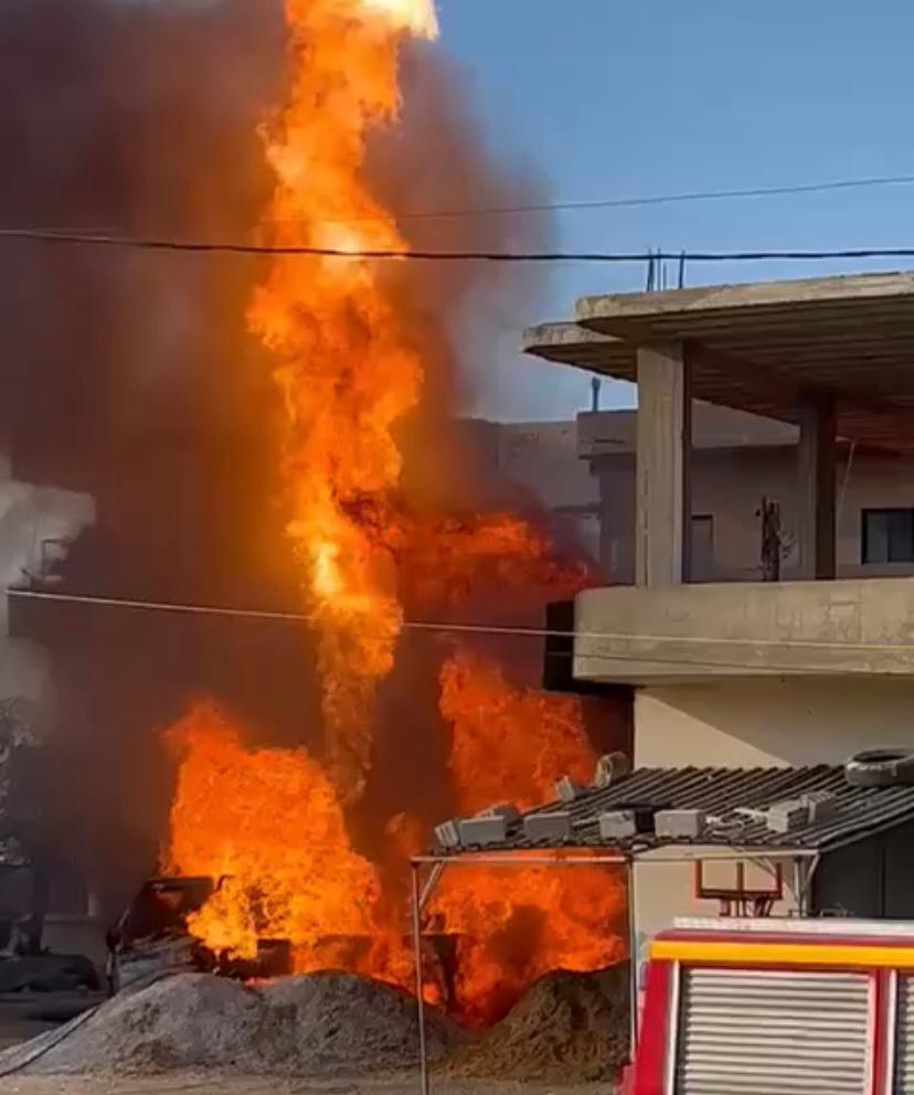 Incendie majeur dans le Akkar : deux camions-citernes en feu Incendie majeur dans le Akkar : deux camions-citernes en feu