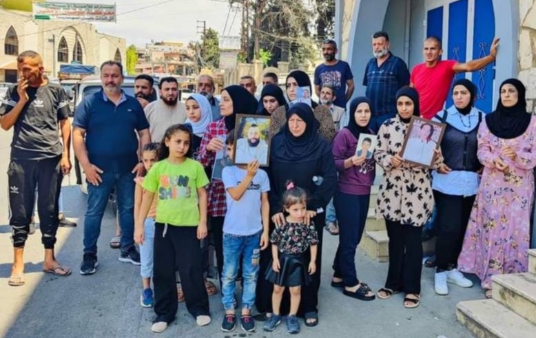 Les proches de migrants libanais et syriens détenus à Chypre réclament leur libération Les proches de migrants libanais et syriens détenus à Chypre réclament leur libération