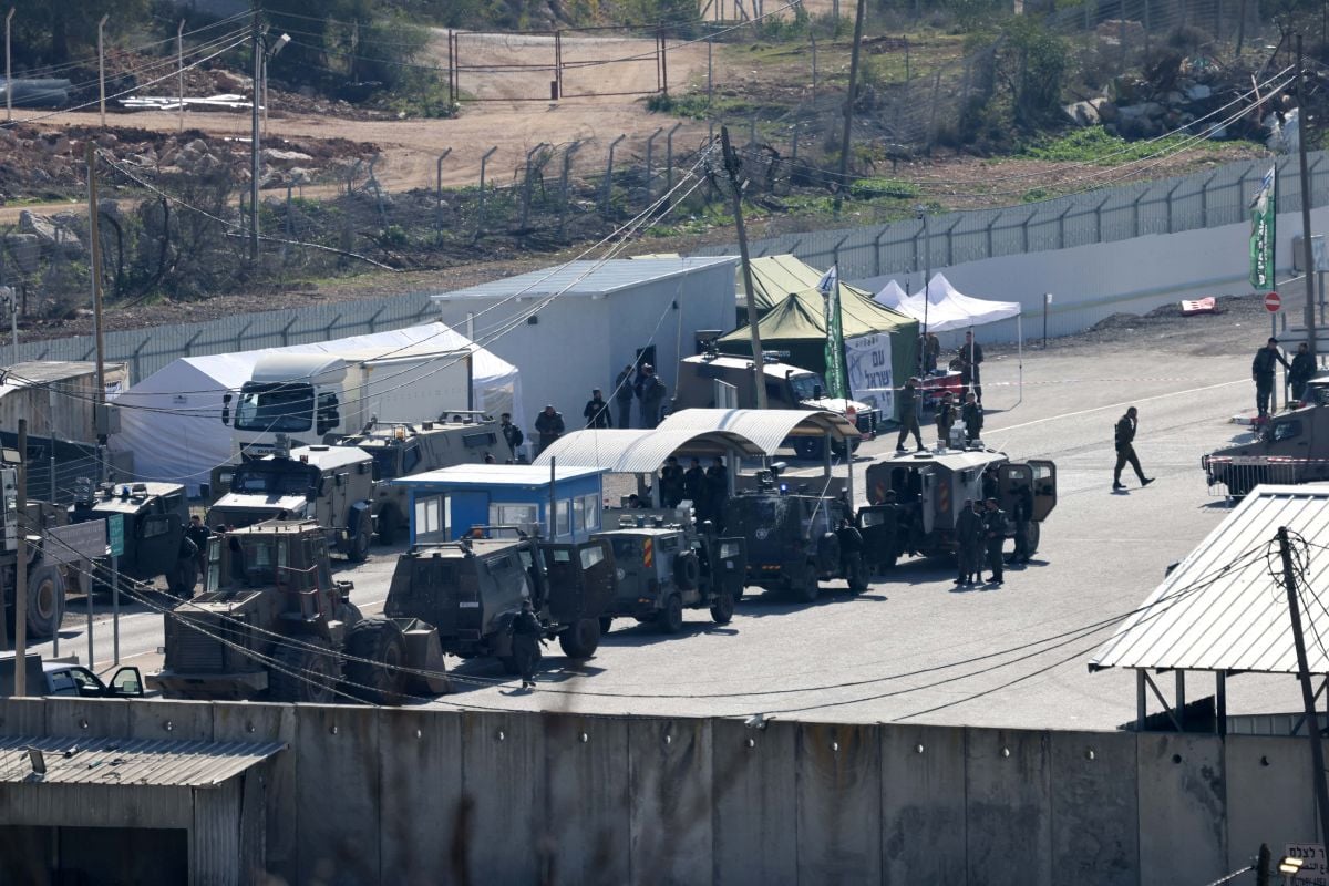 Deux bus de Palestiniens libérés par Israël arrivent à Ramallah sous les ovations Deux bus de Palestiniens libérés par Israël arrivent à Ramallah sous les ovations