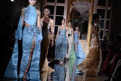 Dans cette collection, des réminiscences fugaces de l’âge d’or hollywoodien. Julien de Rosa/AFP