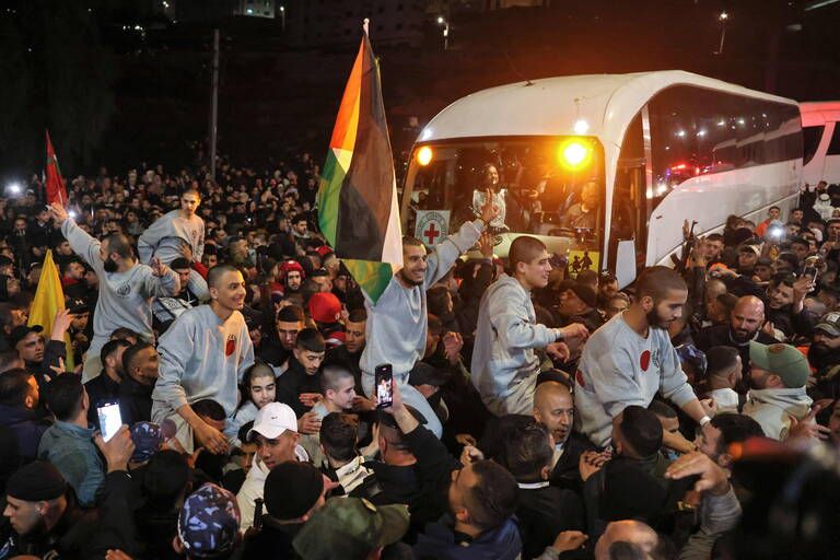 Why are some former Palestinian detainees expelled?