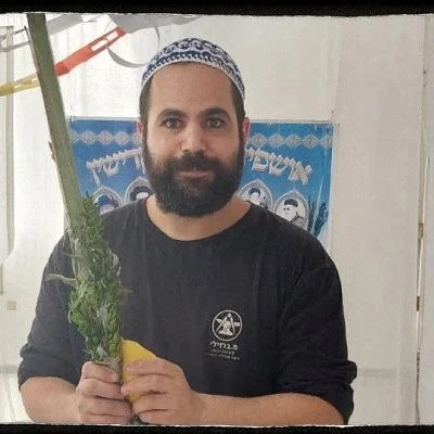 Israeli hostages Yarden Bibas and Franco-Israeli Ofer Kalderon handed over to the ICRC